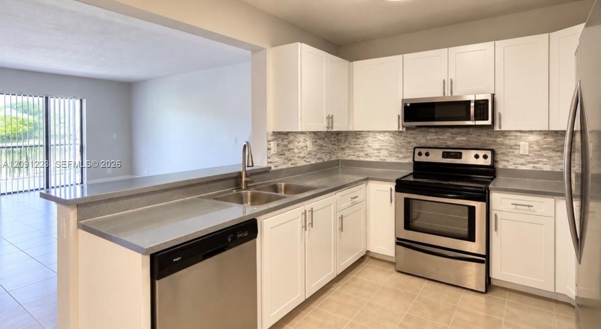 450 W Palm Circle 202, Pembroke Pines, FL 33025 photo 5
