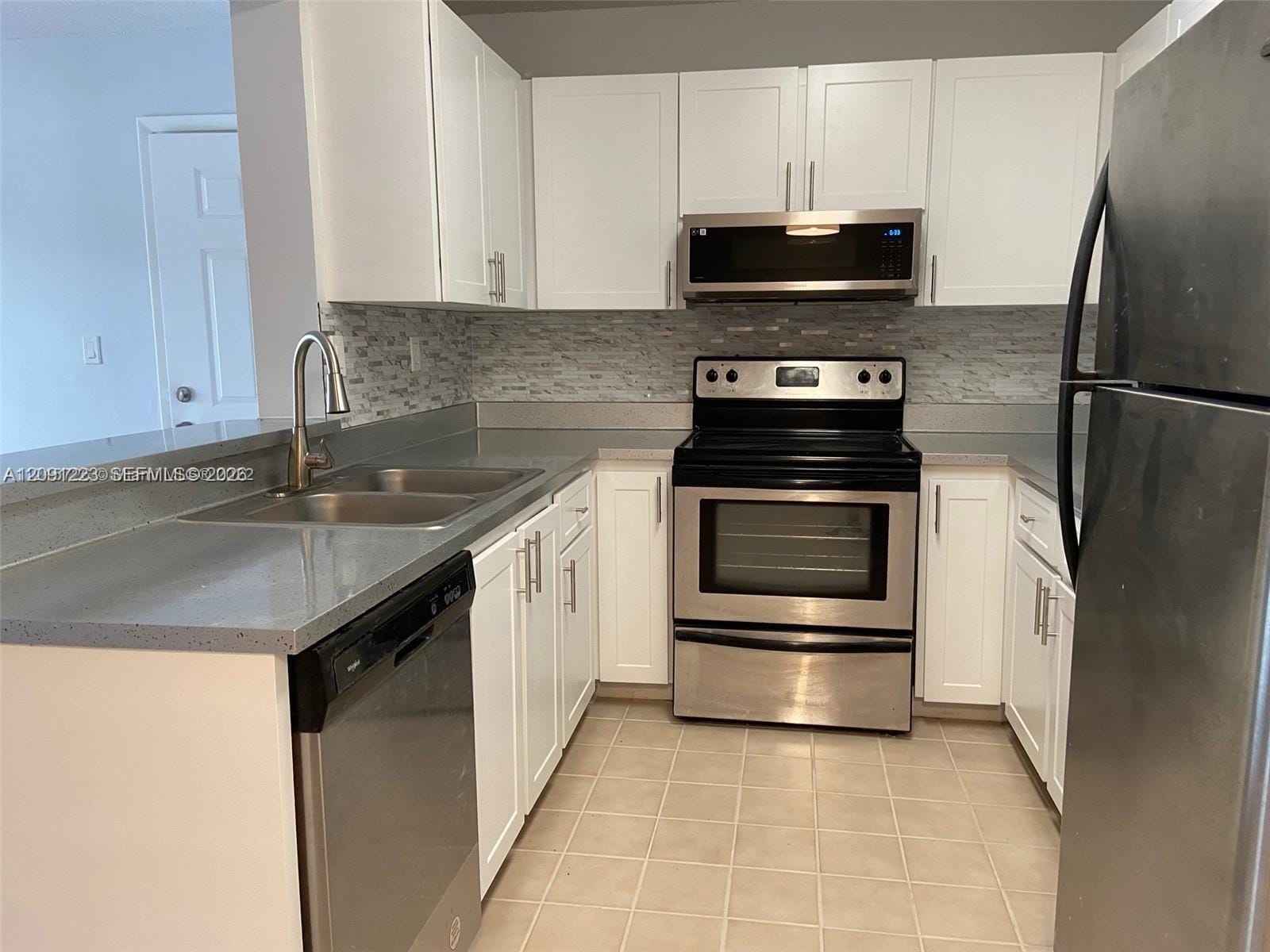 450 W Palm Circle 202, Pembroke Pines, FL 33025 photo 6