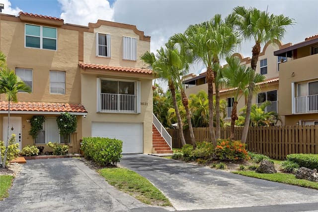 8631 NW 4th Terrace 1001, Miami, FL 33126