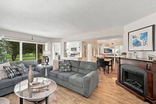 3810 Via Poinciana 202, Poinciana Place Condo 1,2,8 And 9, Lake Worth, FL