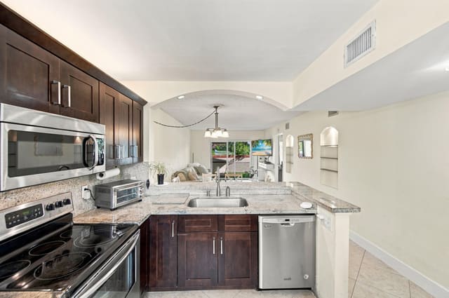 6585 Somerset Drive 102, Boca Raton, FL 33433