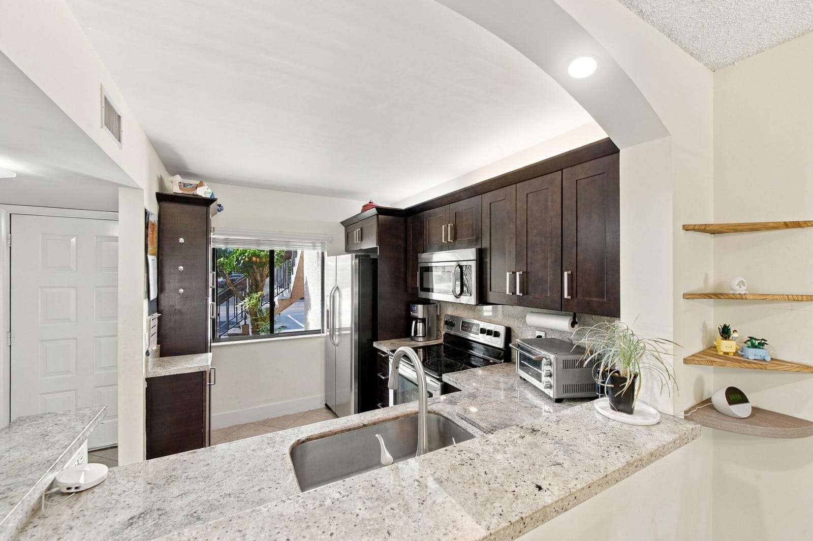 6585 Somerset Drive 102 — photo 2