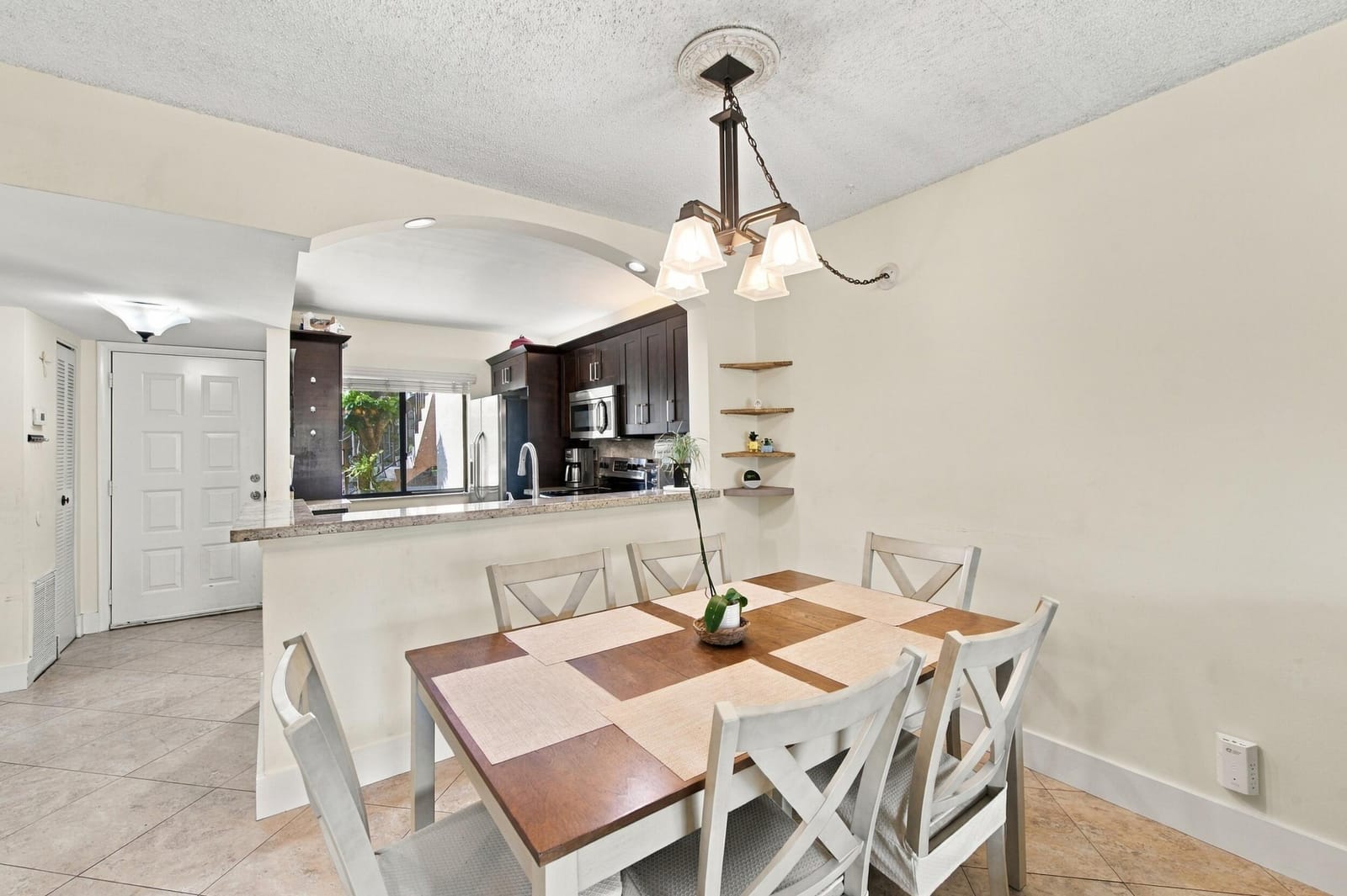 6585 Somerset Drive 102 — photo 4