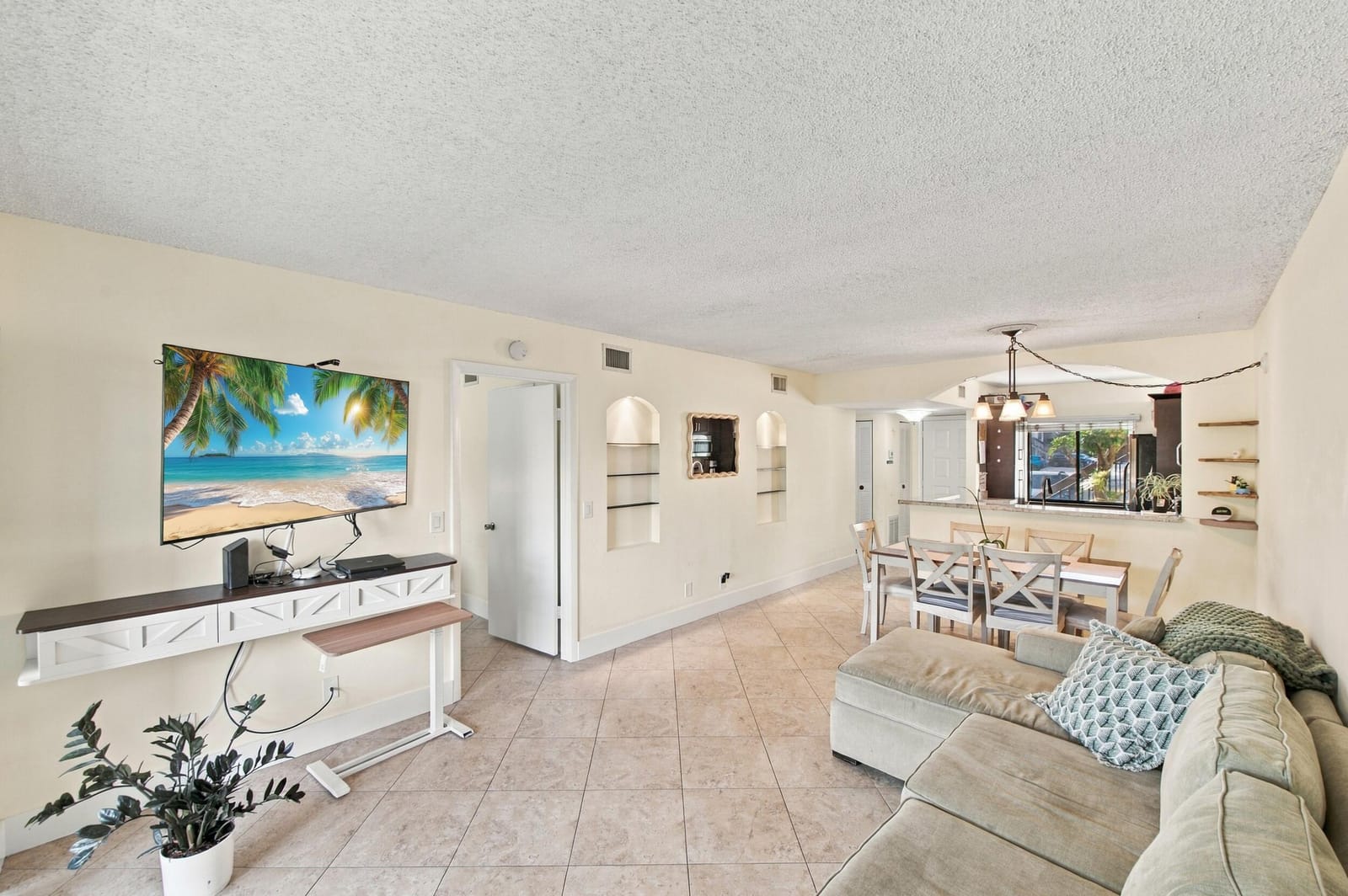6585 Somerset Drive 102 — photo 6