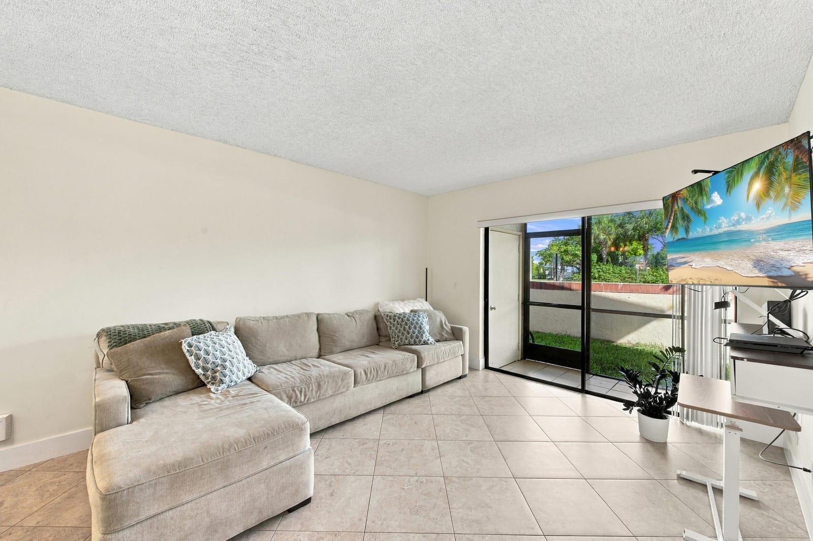 6585 Somerset Drive 102 — photo 8