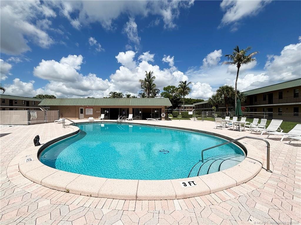 1041 SE Monterey Road 2-15, Stuart, FL 34994 photo 2
