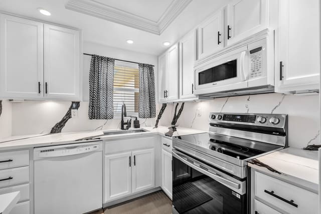 806 SE 7TH Street 408, Deerfield Beach, FL 33441