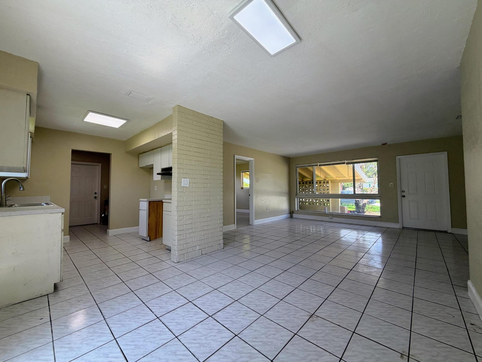 2530 NW 26th Court, Oakland Park, FL 33311 photo 8