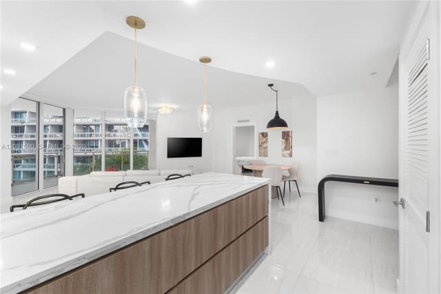 3000 NE 188th Street 402, Aventura, FL 33180