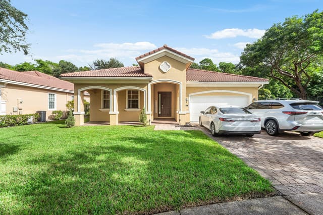 6855 Osage Circle, Greenacres, FL 33413