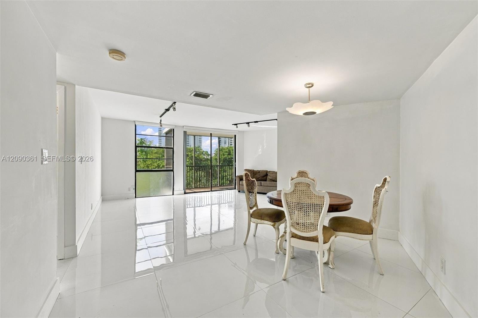 3475 N Country Club Drive 502, Aventura, FL 33180 photo 2