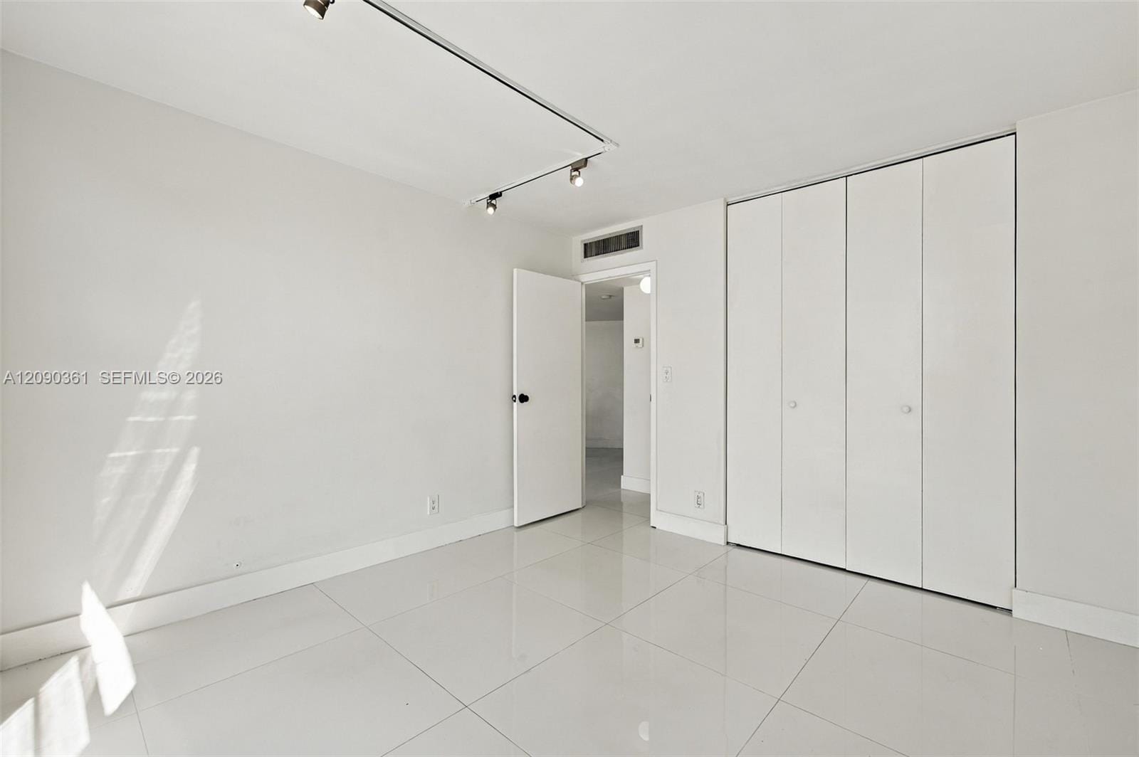 3475 N Country Club Drive 502, Aventura, FL 33180 photo 18