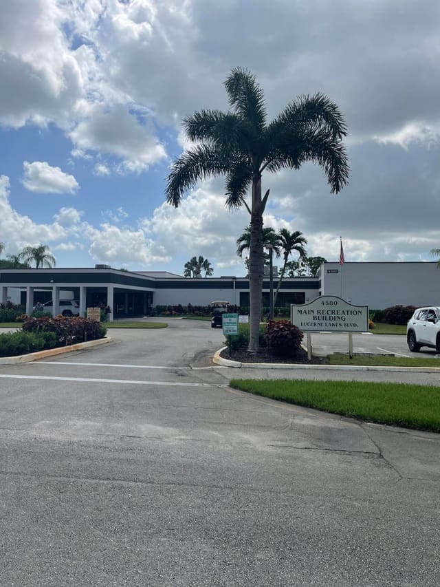4575 Lucerne Lakes Boulevard W 105, Lake Worth, FL 33467