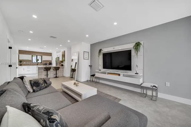 315 NW 40th Street, Miami, FL 33127