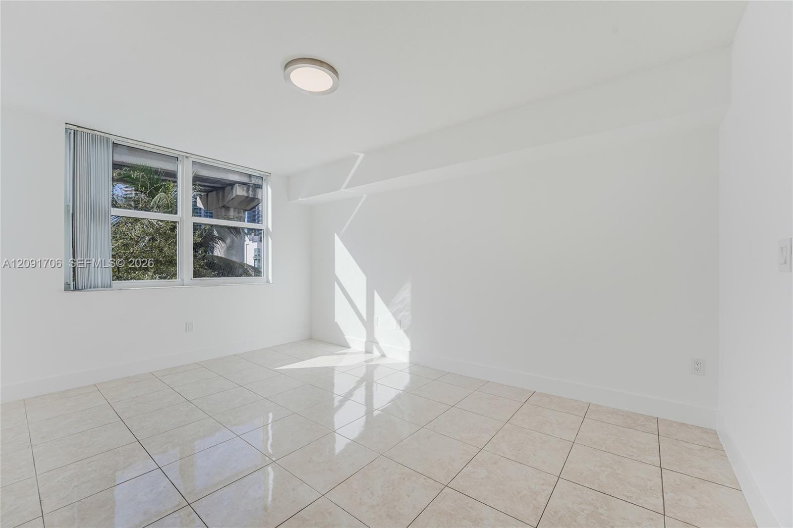 31 SE 5th Street 409, Miami, FL 33131 photo 13