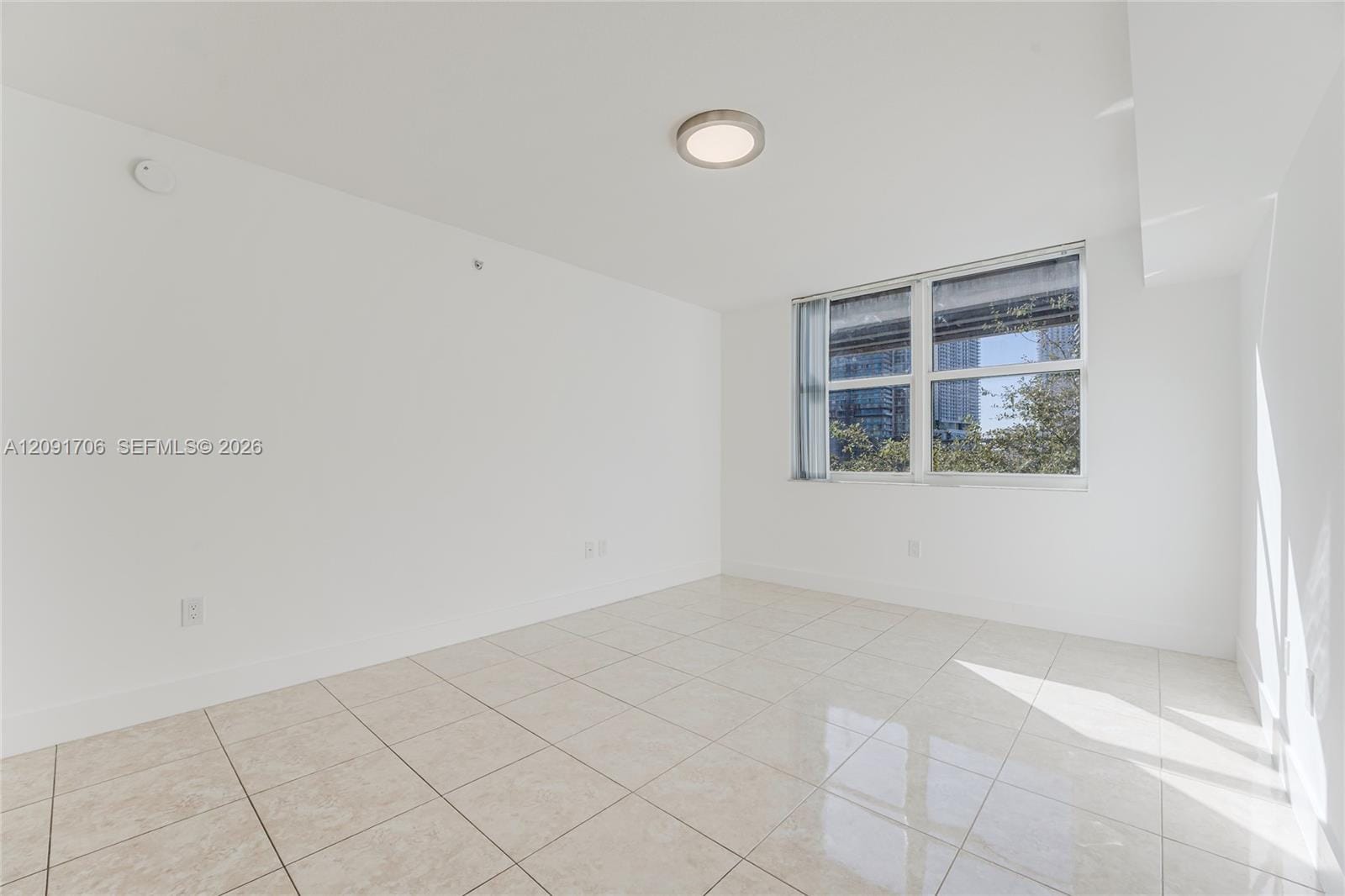 31 SE 5th Street 409, Miami, FL 33131 photo 14