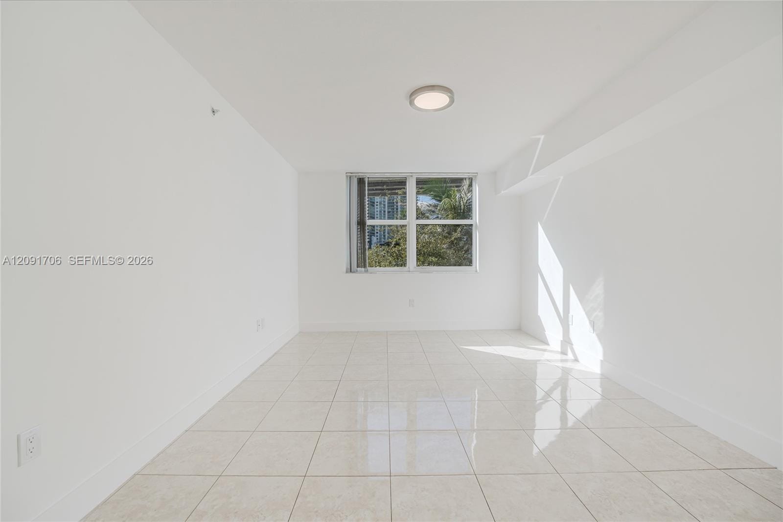 31 SE 5th Street 409, Miami, FL 33131 photo 15
