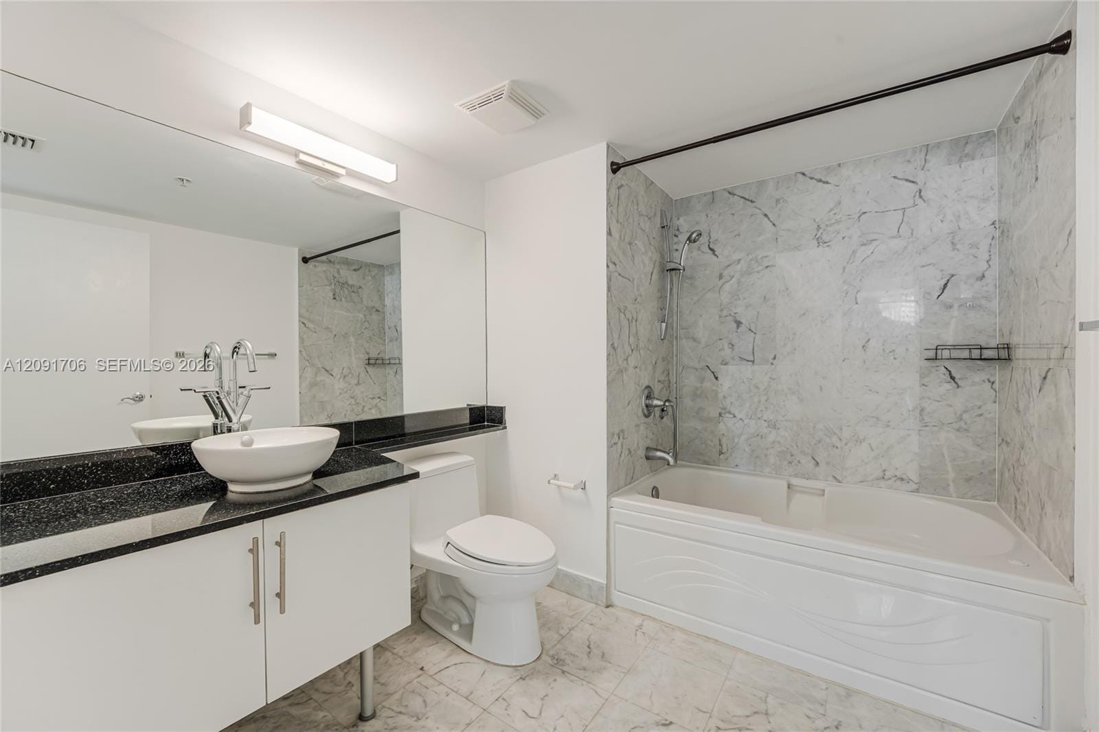 31 SE 5th Street 409, Miami, FL 33131 photo 16