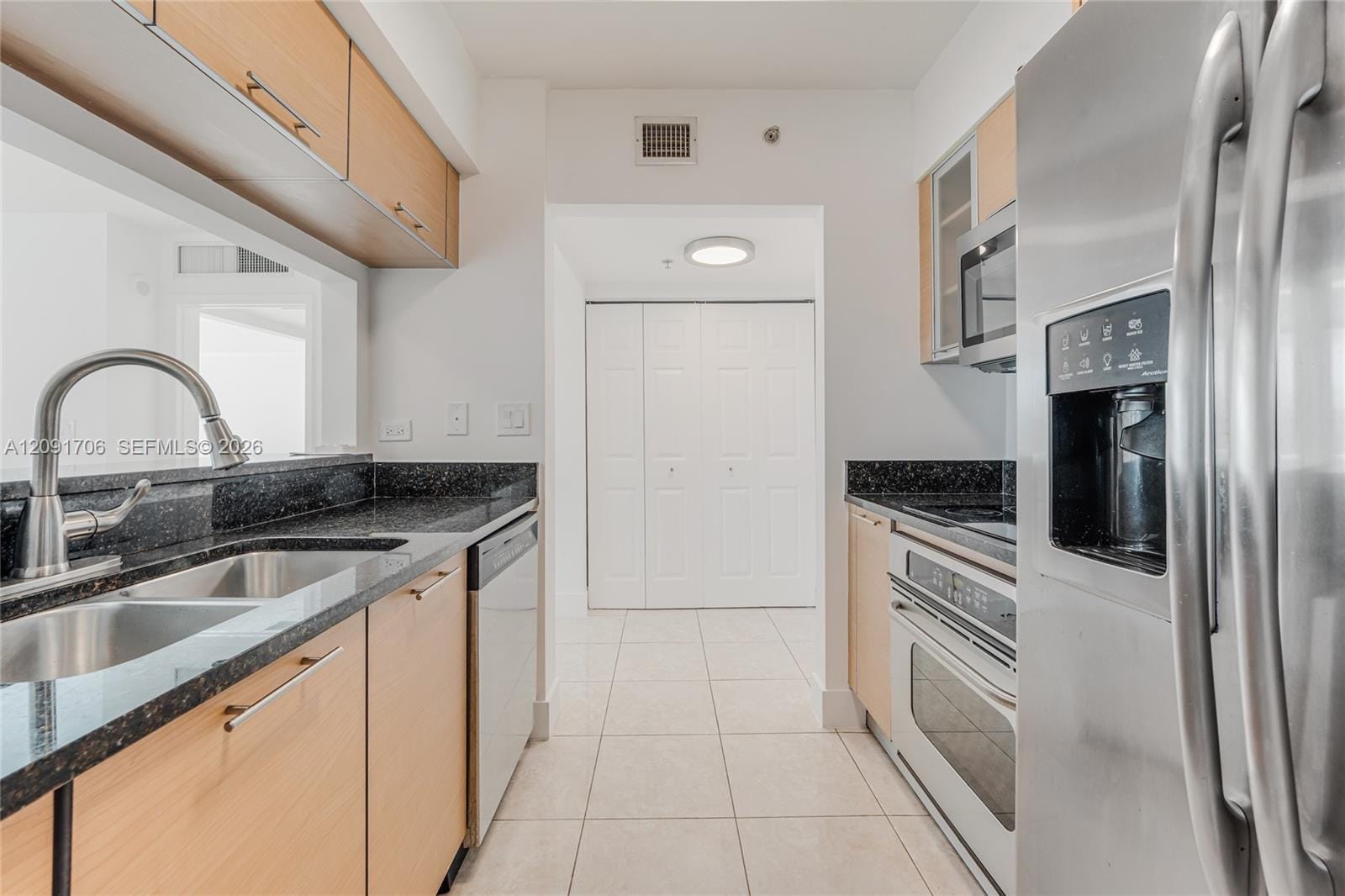 31 SE 5th Street 409 — photo 9