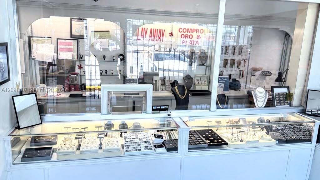 Pawn Shop — photo 2