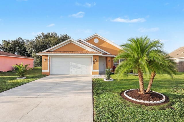 301 BOUGAINVILLEA Street NW, Palm Bay, FL 32907