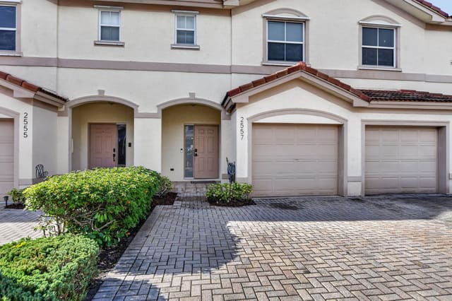 2557 Riverside Drive, Coral Springs, FL 33065