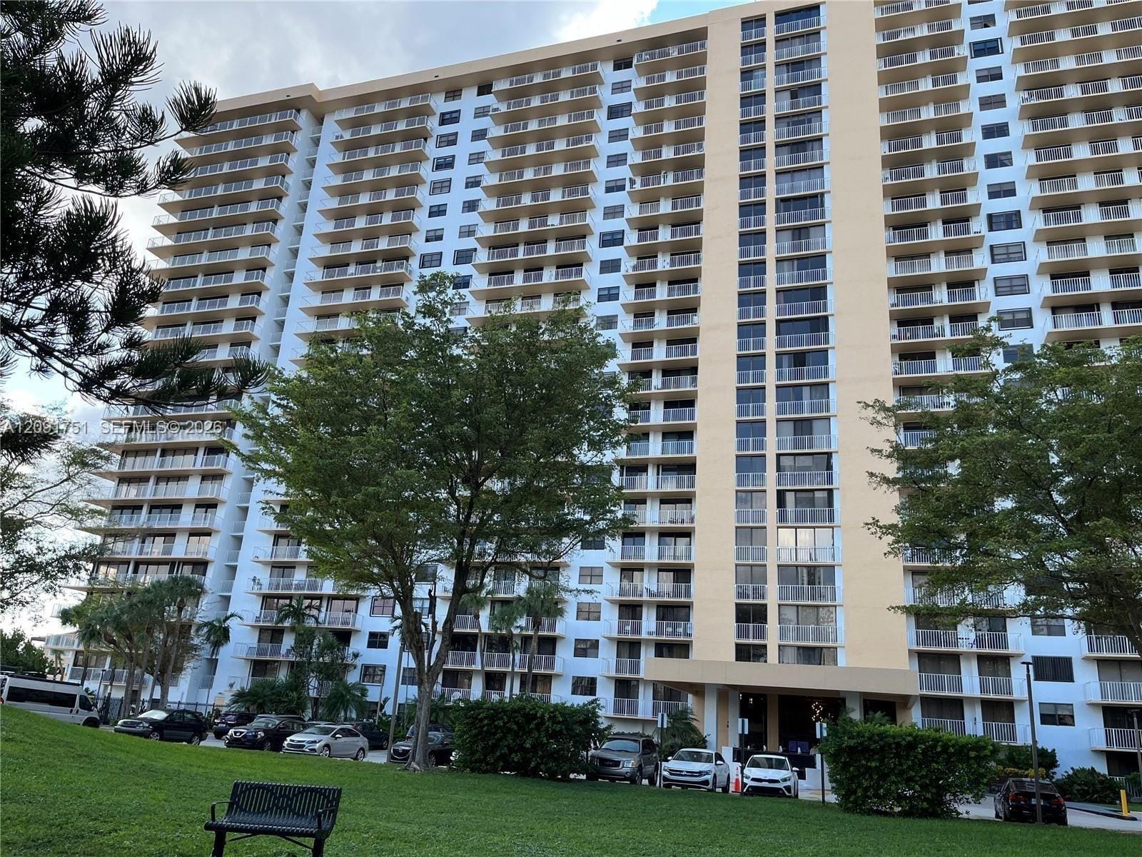 290 174th Street 611, Sunny Isles Beach, FL 33160 photo 2