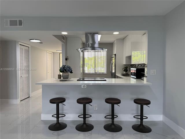 150 Lakeview Drive 203, Weston, FL 33326