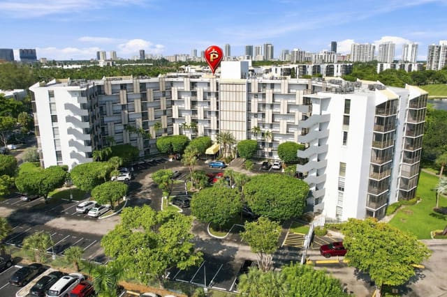 20400 W COUNTRY CLUB Drive 609, Aventura, FL 33180
