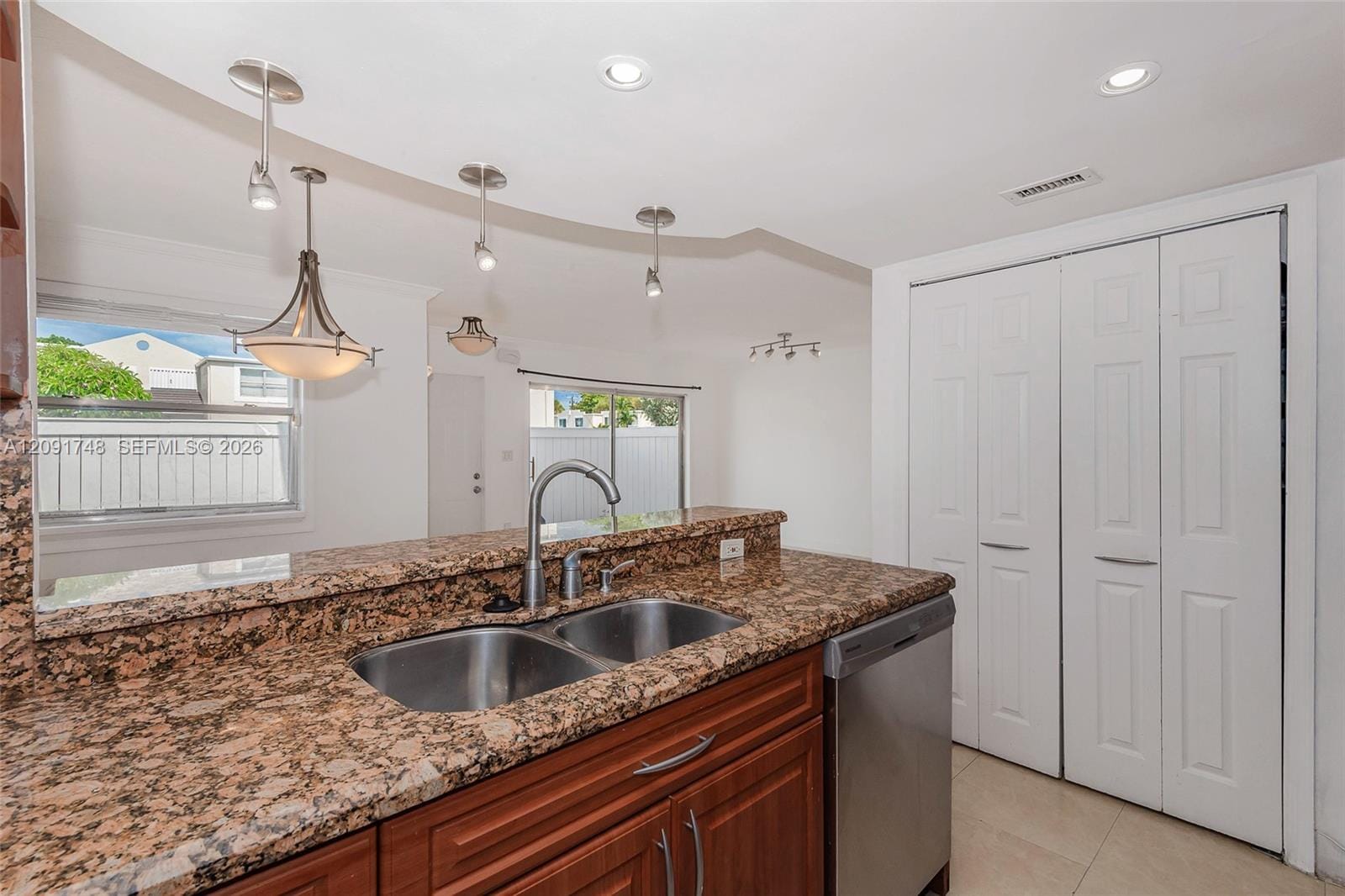 4520 SW 68th Ct Circle 25-5 — photo 6