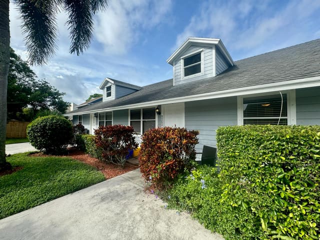 9258 GREEN MEADOWS Way, Palm Beach Gardens, FL 33418
