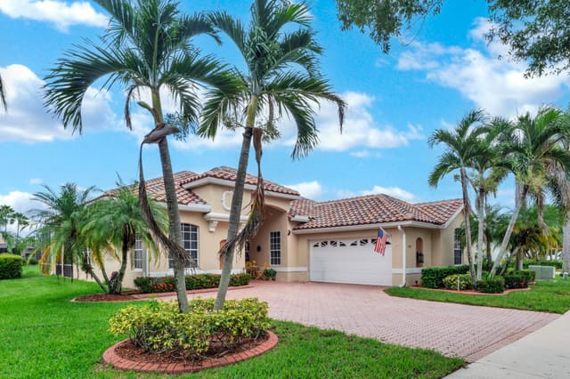 700 SW Lake Charles Circle, Port St. Lucie, FL 34986