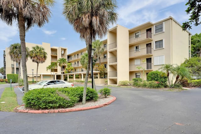 890 N FEDERAL Highway 208, Lantana, FL 33462