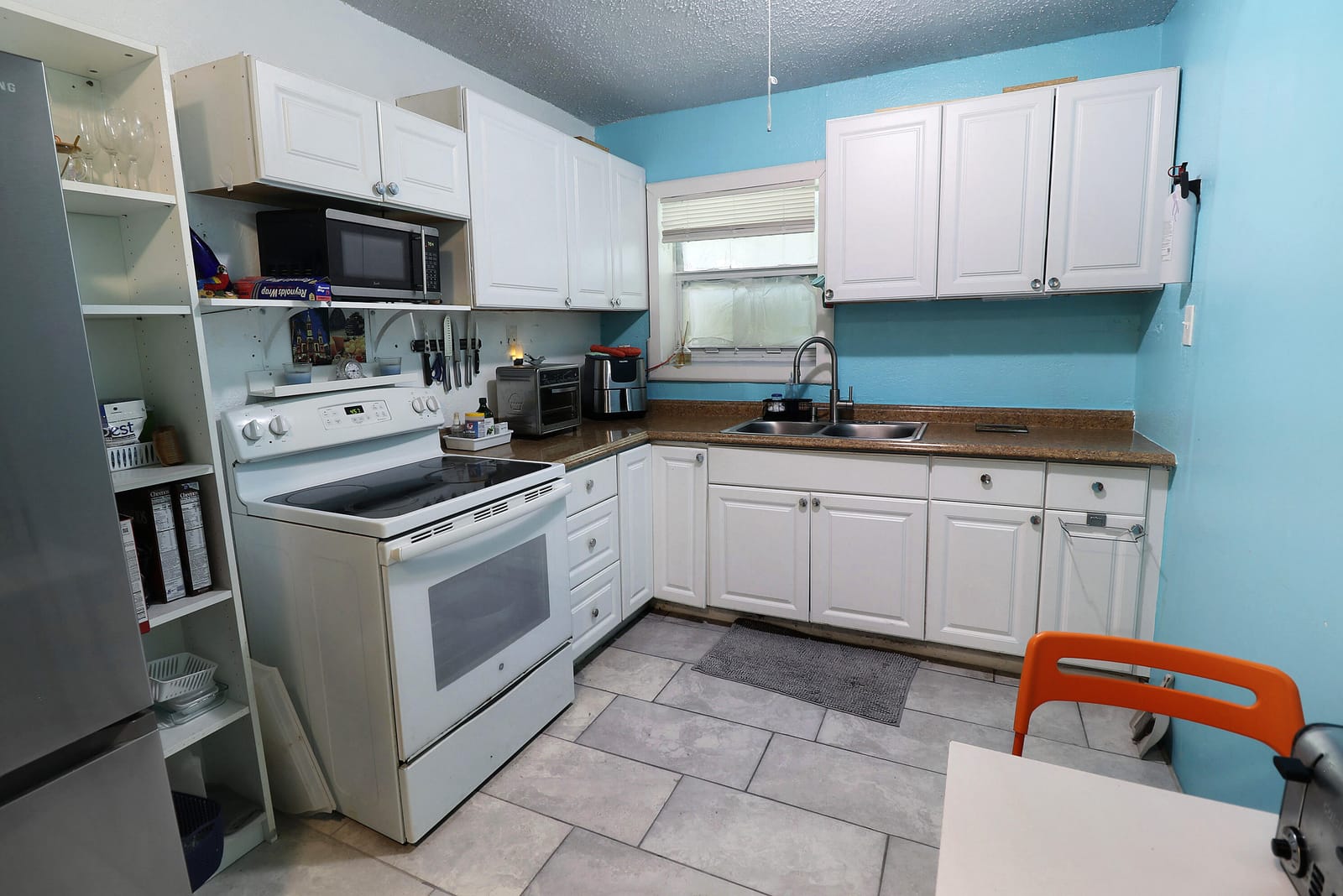 207 SW 4TH Street — photo 2