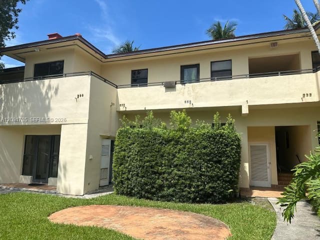 32 Camden Drive 8, Bal Harbour, FL 33154
