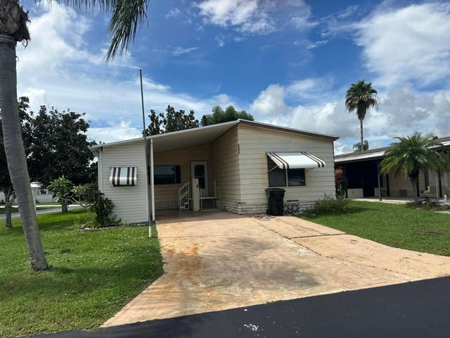 5591 HEMINGWAY Court E-01, Fort Pierce, FL 34982