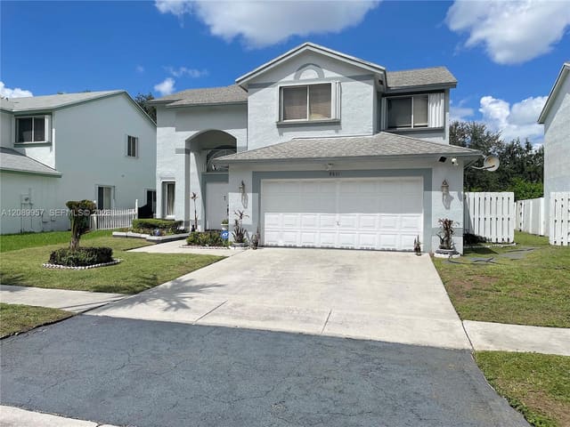 8851 SW 9th Court, Cinnamon Place V, Pembroke Pines, FL