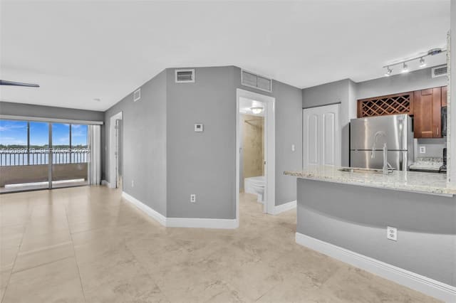 2811 N Oakland Forest Drive 205, Oakland Park, FL 33309