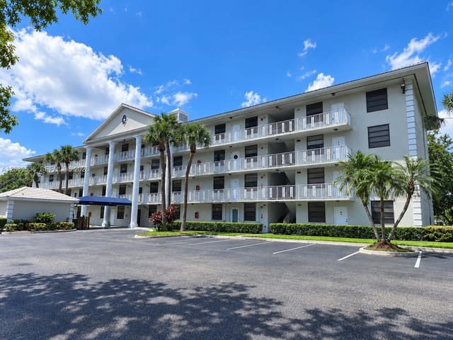 1717 Whitehall Drive 304, Davie, FL 33324