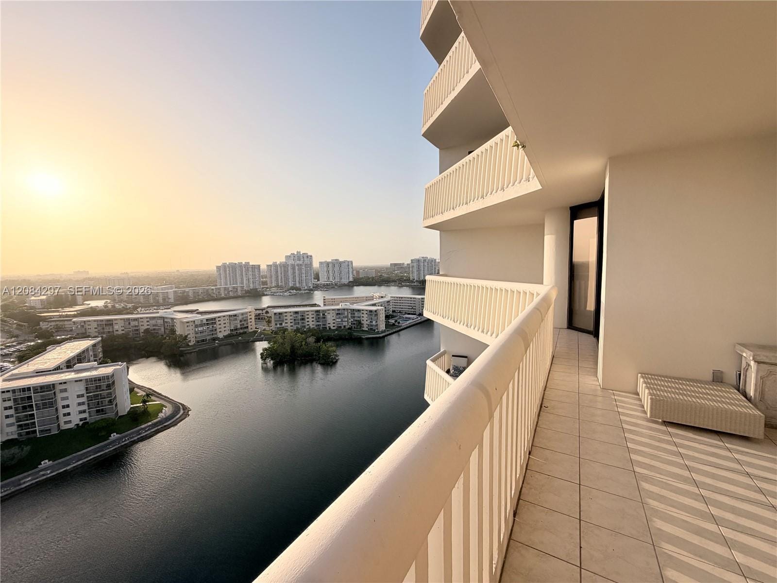 1000 W Island Boulevard 1911, Aventura, FL 33160 photo 12
