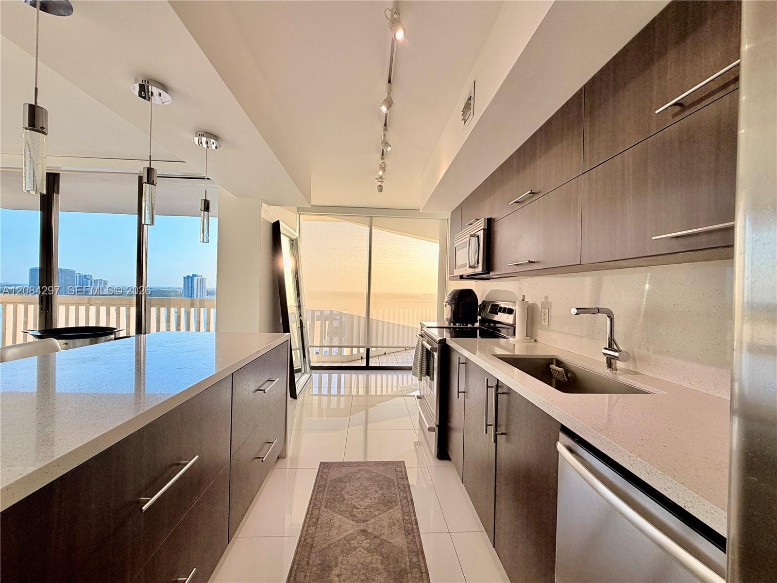 1000 W Island Boulevard 1911, Aventura, FL 33160 photo 20