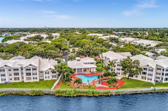 2820 N Oakland Forest Drive 104, Oakland Park, FL 33309
