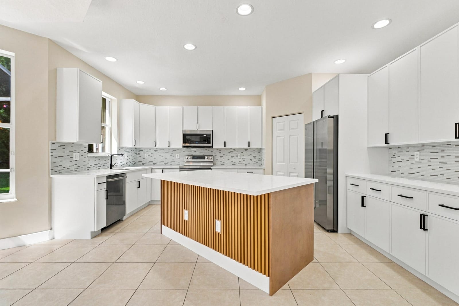 2956 Shaughnessy Drive — photo 3