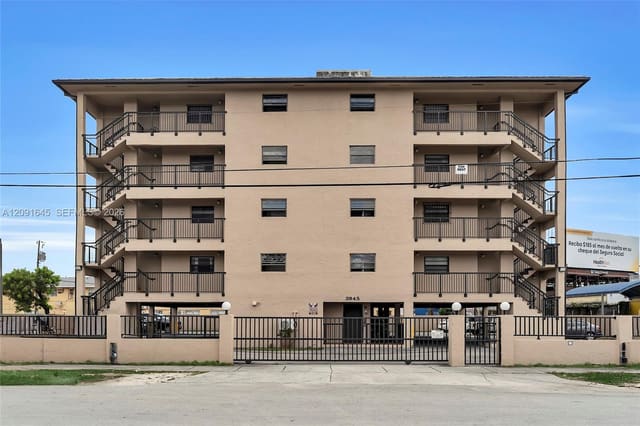 3945 SW 89th Avenue 203, Miami, FL 33165