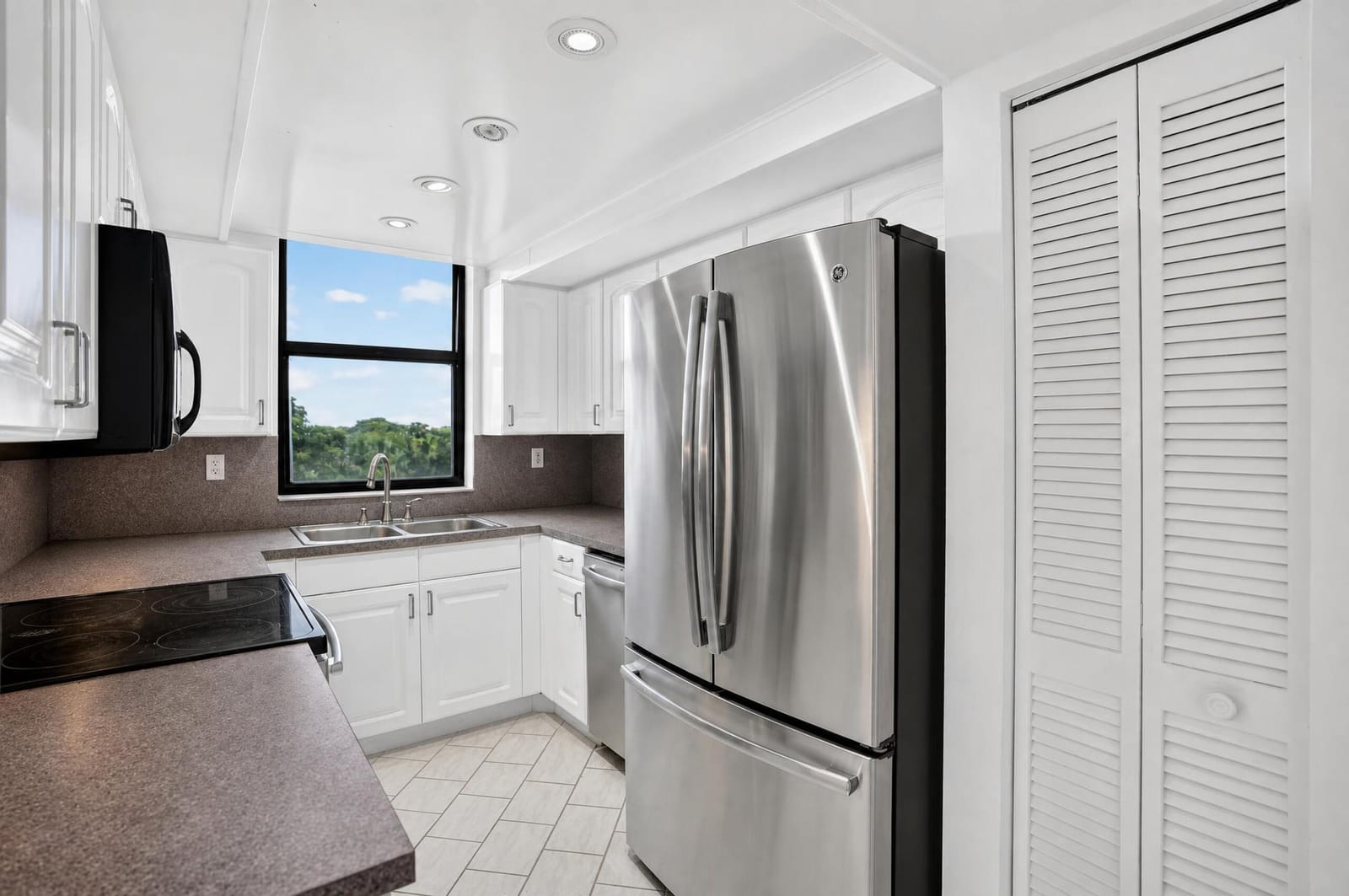 6463 La Costa Drive 402 — photo 12