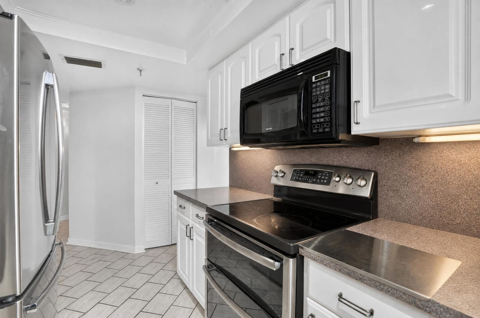6463 La Costa Drive 402 — photo 10