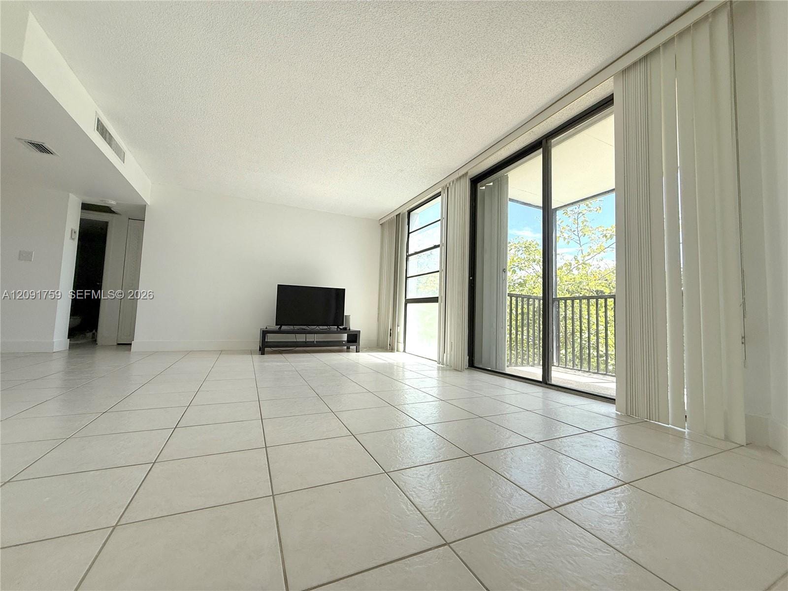 3475 N Country Club Drive 308, Aventura, FL 33180