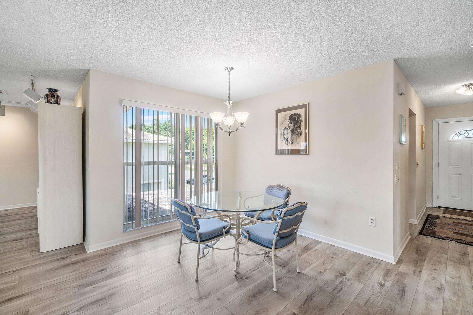 37 Stratford Lane W D — photo 4