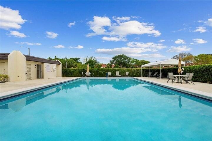 160 LAKE FRANCES Drive — photo 4