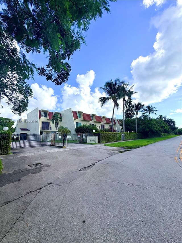 1655 NE 115th Street 11B, Miami, FL 33181